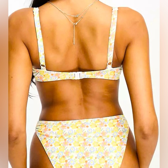 Underwire bikini top in retro flower print - Picture 2 of 3